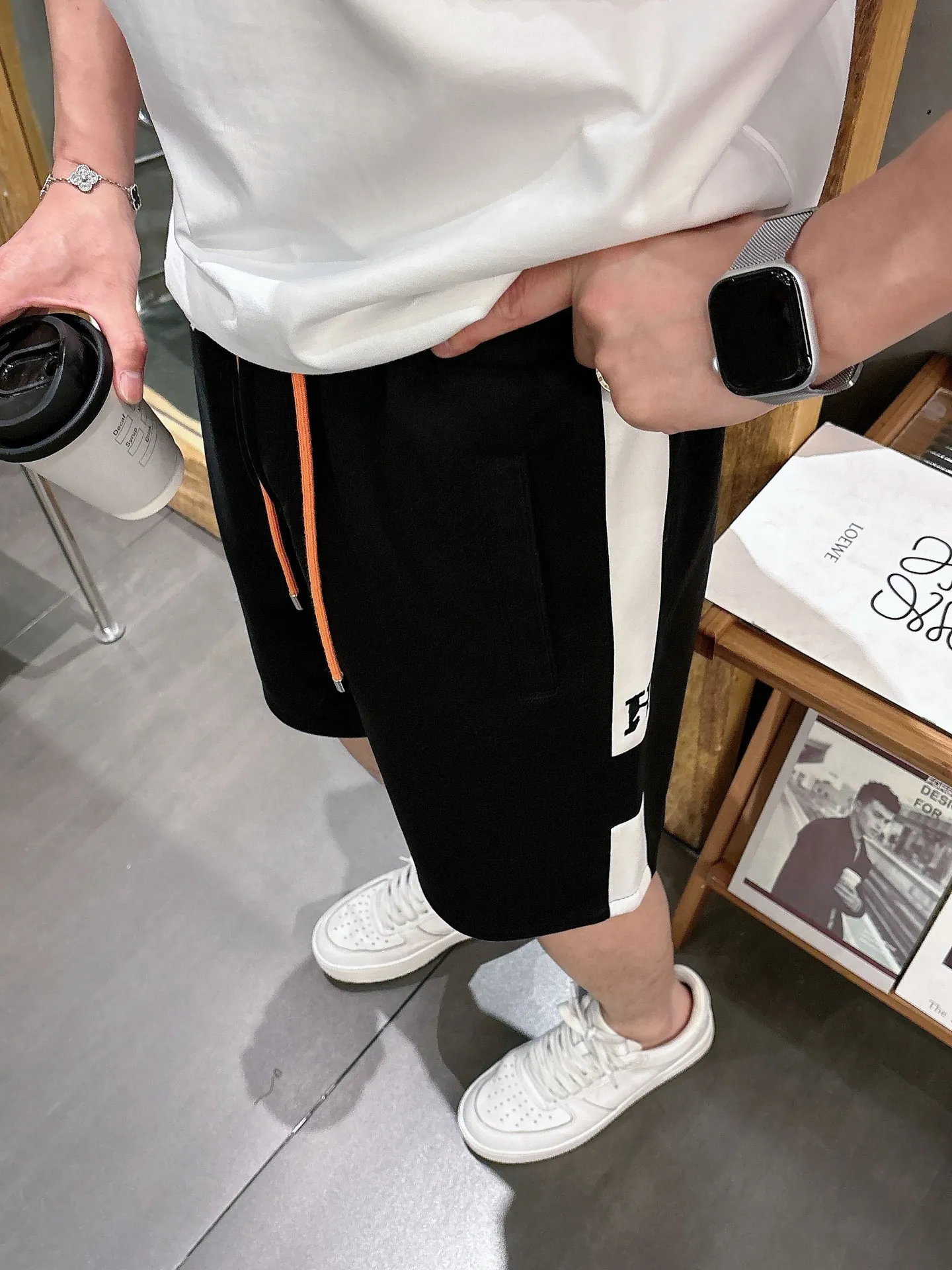Hermès three-standard complete 2026 summer New Arrival men's casual shorts, advanced custom-made Breathable fabric, Breathable fabric, extremely stretchy and comfortable, impeccable details, top-grade accessories, original logo design concept, delicate and soft feel! The upper body fit is awesome! Size: M-XXXL Please state your height and weight when ordering